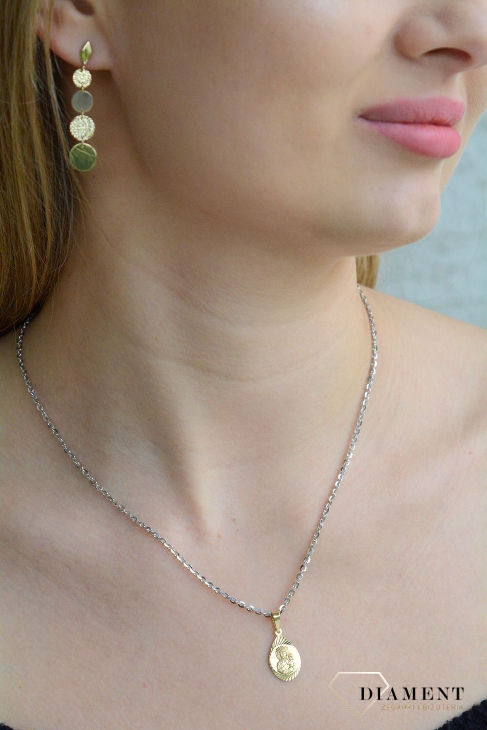 Złota zawieszka 585 medalik Matka Boska Częstochowska ZA 5967.jpg